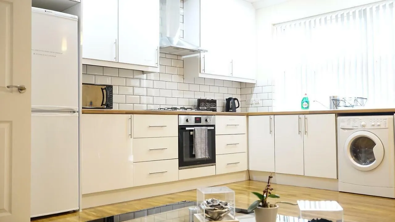 Homestay Heathrow Ensuite Rooms- Auto Check In London United Kingdom
