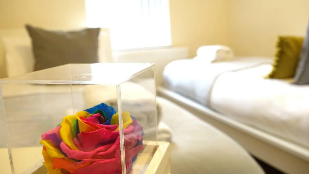 Homestay Heathrow Ensuite Rooms- Auto Check In London United Kingdom
