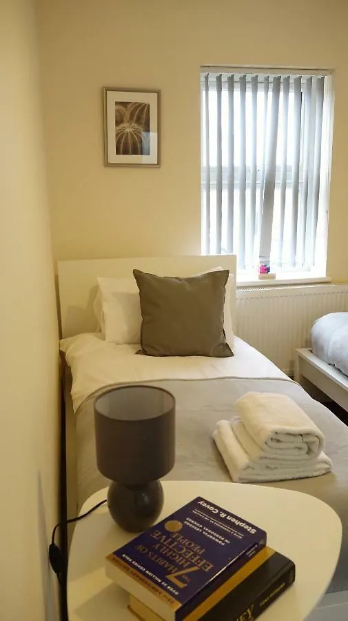 Heathrow Ensuite Rooms- Auto Check In London United Kingdom