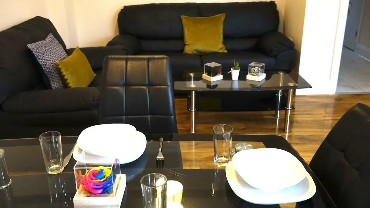 Homestay Heathrow Ensuite Rooms- Auto Check In London
