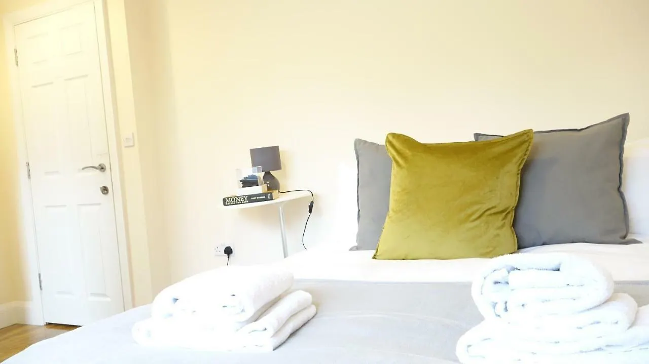Heathrow Ensuite Rooms- Auto Check In Londres 0*,