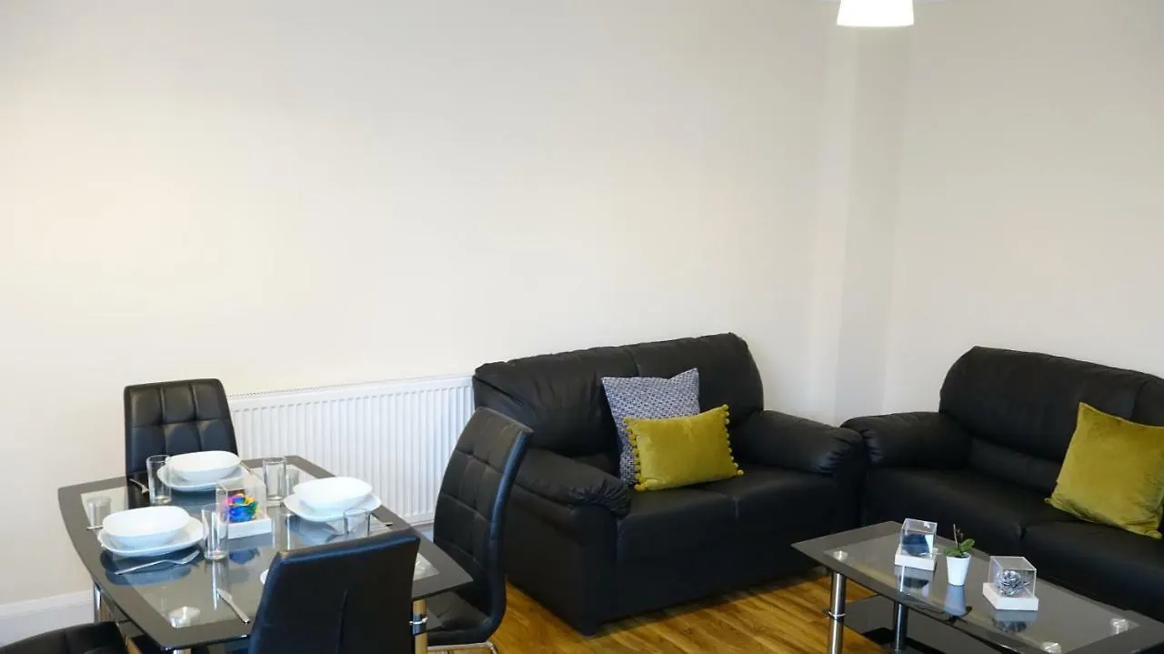 Heathrow Ensuite Rooms- Auto Check In Londres Habitación en casa particular