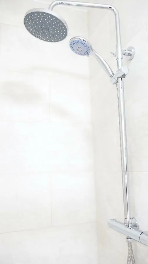 Heathrow Ensuite Rooms- Auto Check In Londres