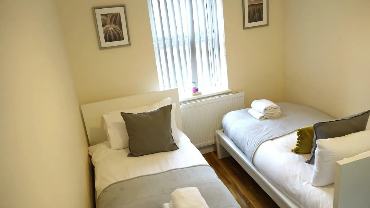 Heathrow Ensuite Rooms- Auto Check In Londres Habitación en casa particular
