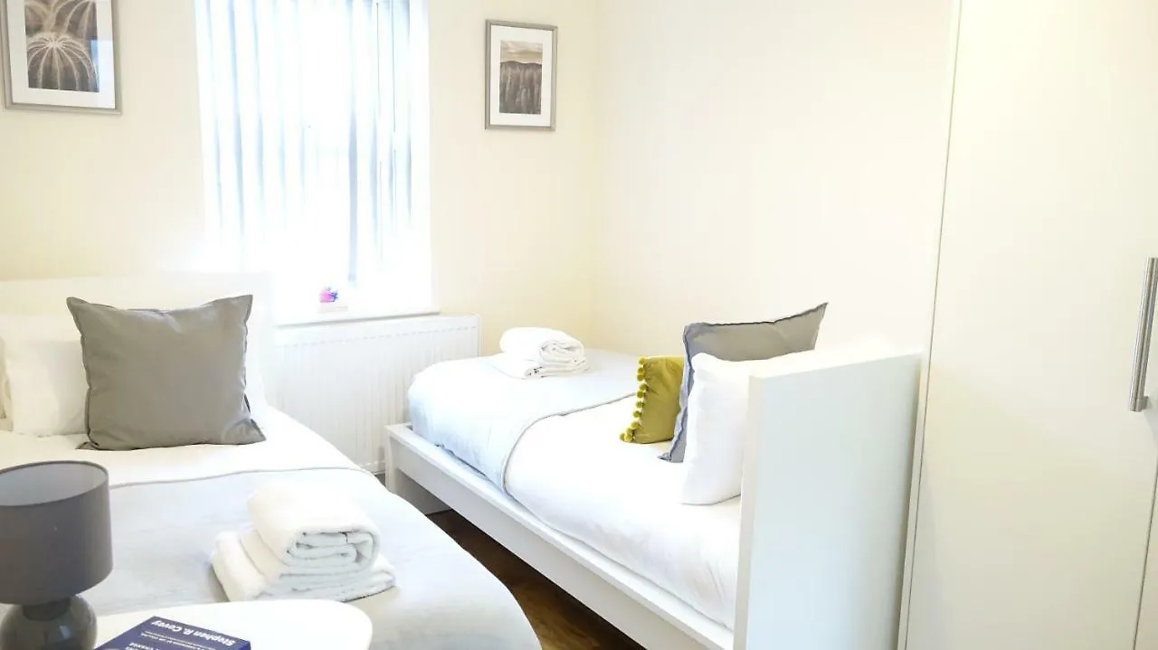 Heathrow Ensuite Rooms- Auto Check In London
