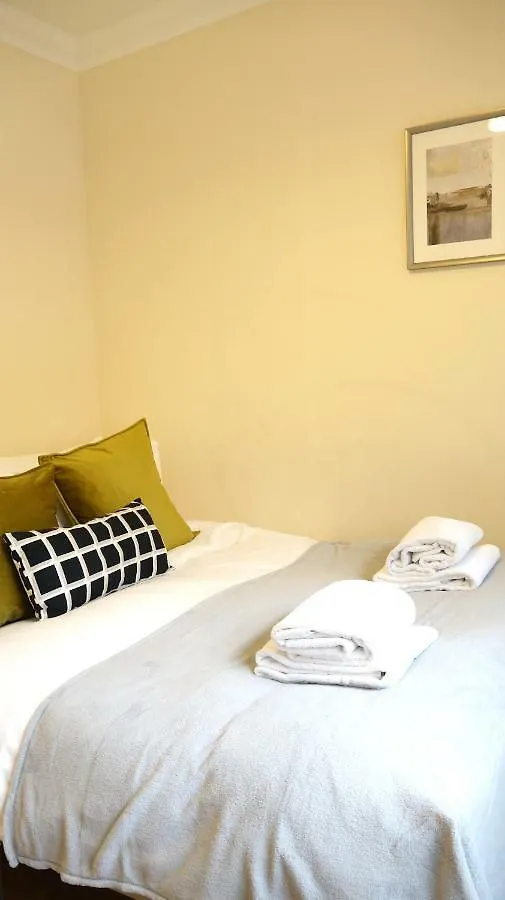 Heathrow Ensuite Rooms- Auto Check In London 0*,  United Kingdom