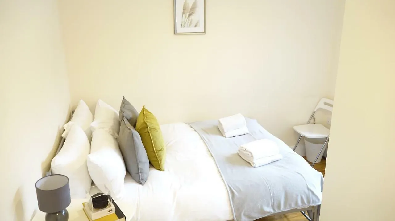 Heathrow Ensuite Rooms- Auto Check In London 0*,  United Kingdom